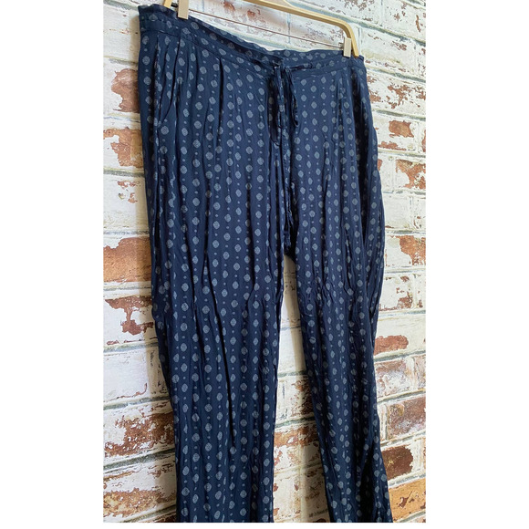 Rails Morgan Lightweight Printed Drawstring Waist Ankle Pants - Picture 3 of 9